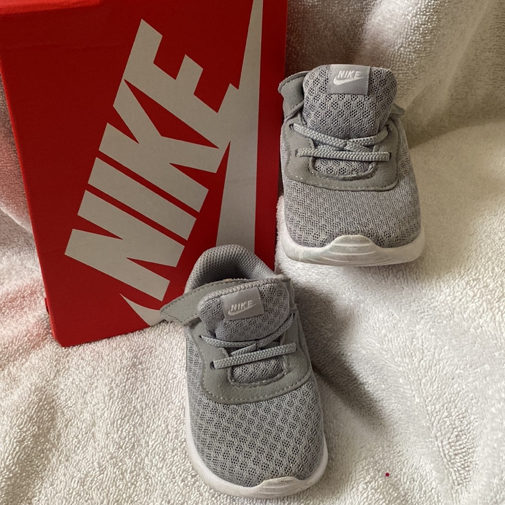 Nike Gender Neutral Toddler Tanjun (TDV) Running Shoes
